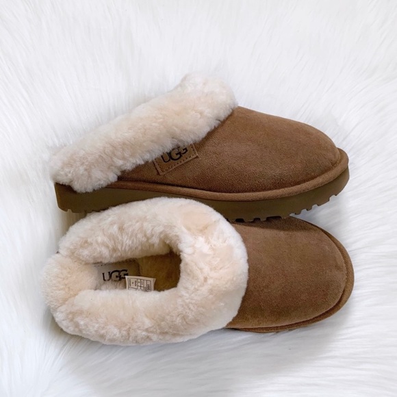 UGG Cluggette Slippers For Outdoor/Indoor Use - Picture 2 of 7